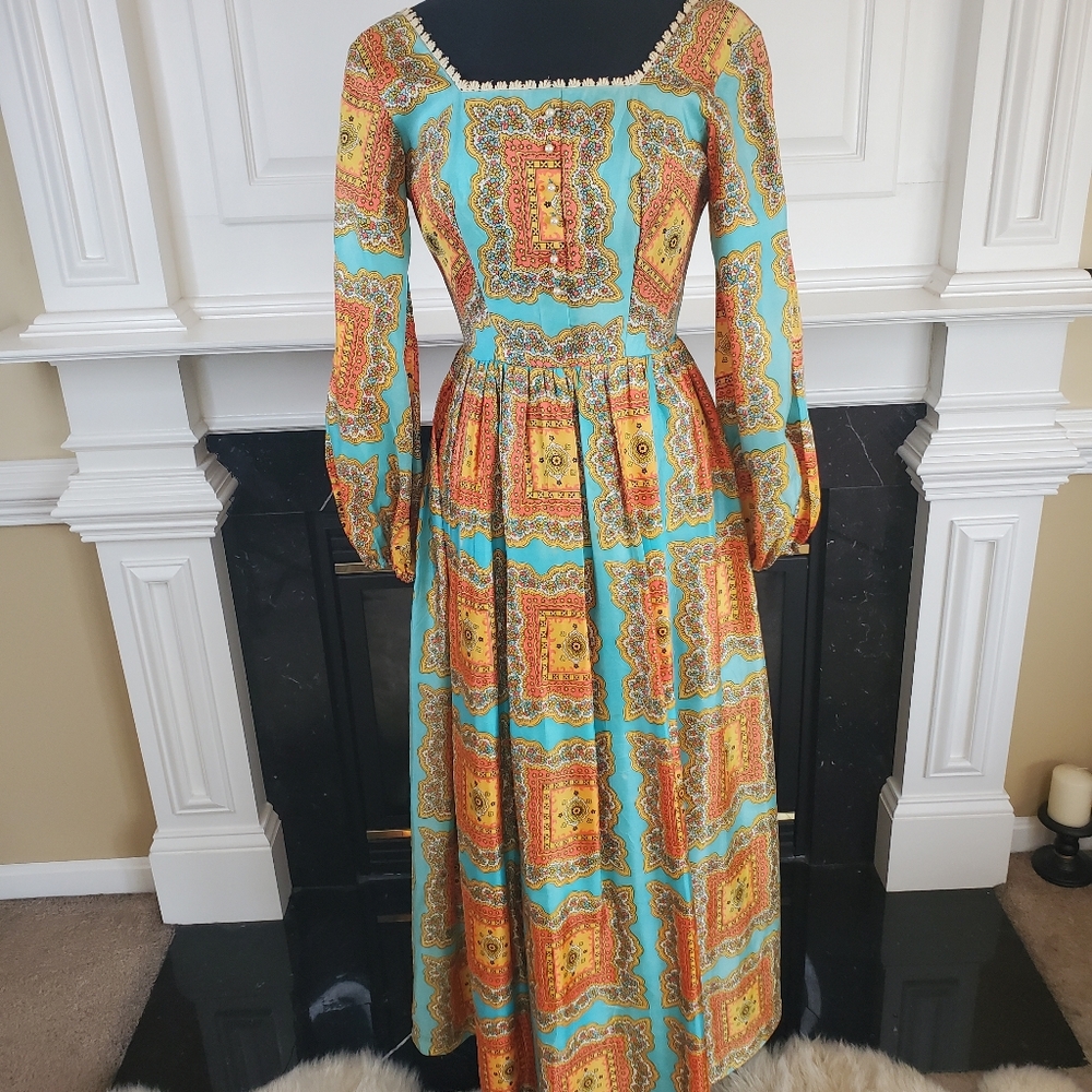 VINTAGE FLORAL MAXI DRESS